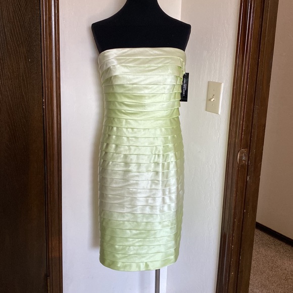 Carmen Marc Valvo NWT celery green bandage dress - Picture 2 of 10